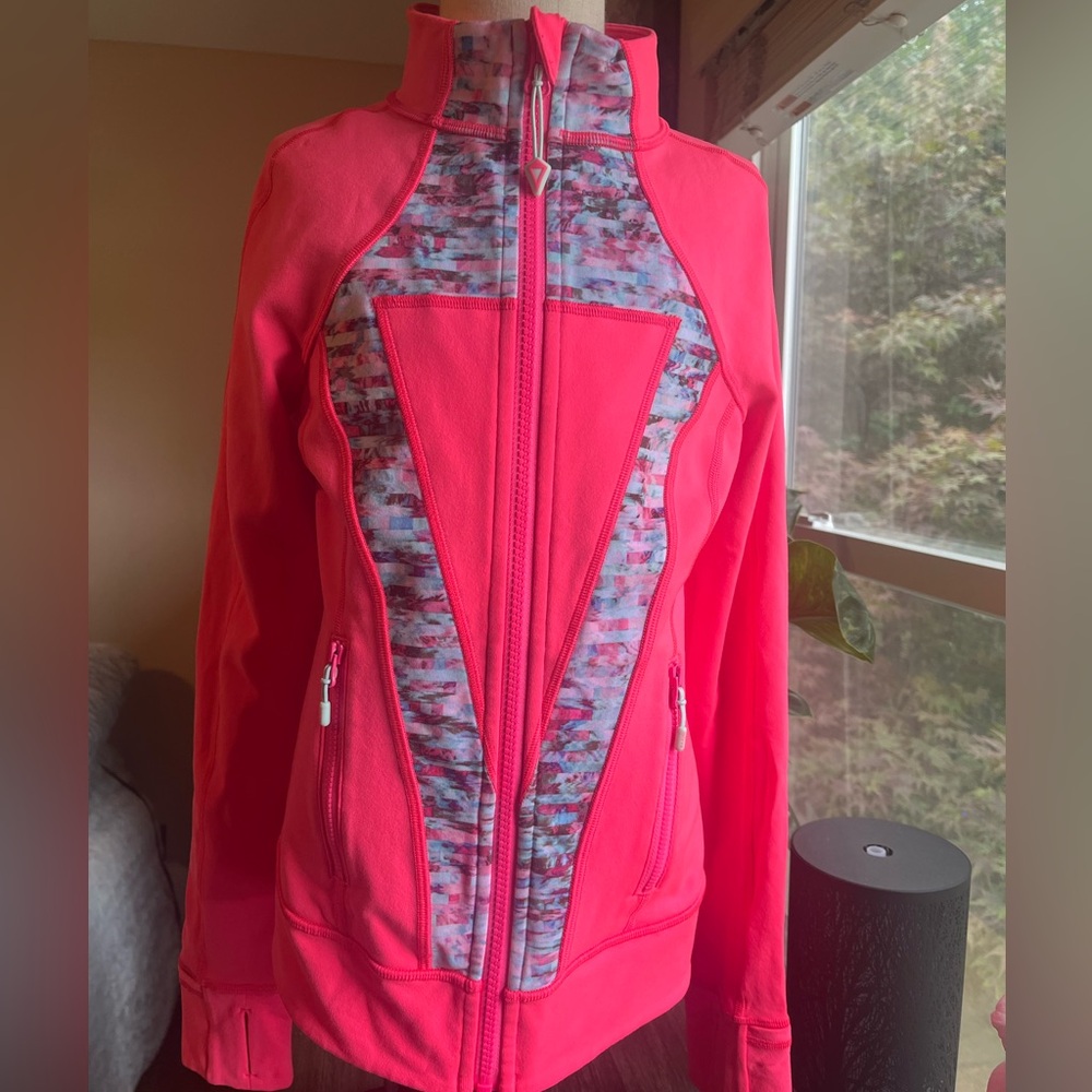 Ivivva by Lululemon jacket Hot Pink size 10 🔥